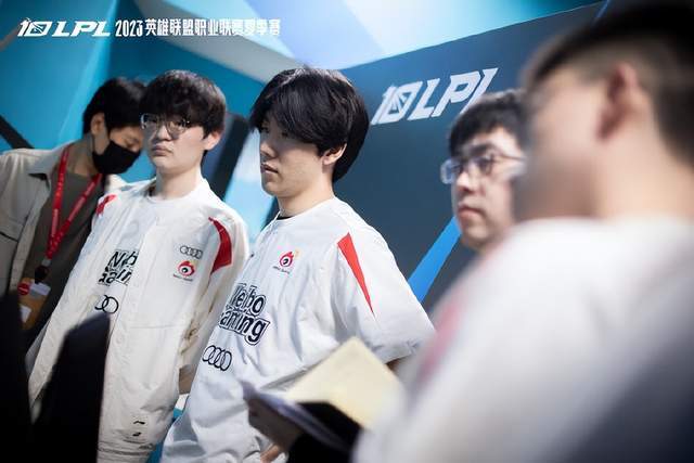 詹姆斯此举 詹姆斯此举