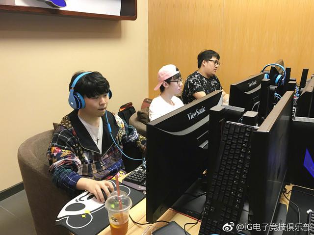 那一记抬头